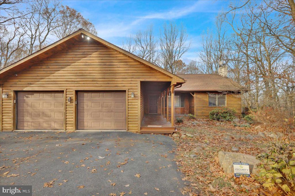 28 LAKE RD, Fleetwood, PA 19522