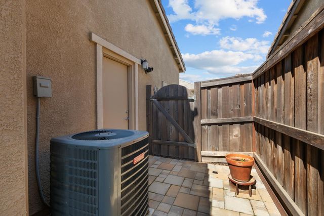 4504 Villa Del Paso Ln, Sacramento, CA 95834