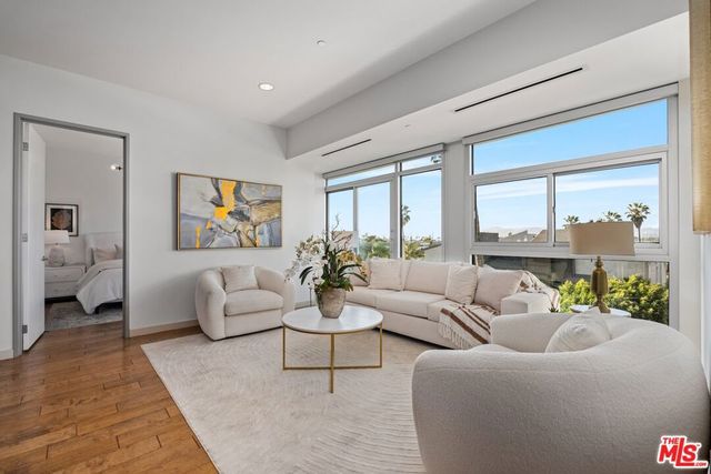 3111 Via Dolce 402, Marina Del Rey, CA 90292