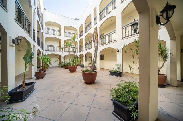 12916 MOORPARK Street 104, Studio City (los Angeles), CA 91406