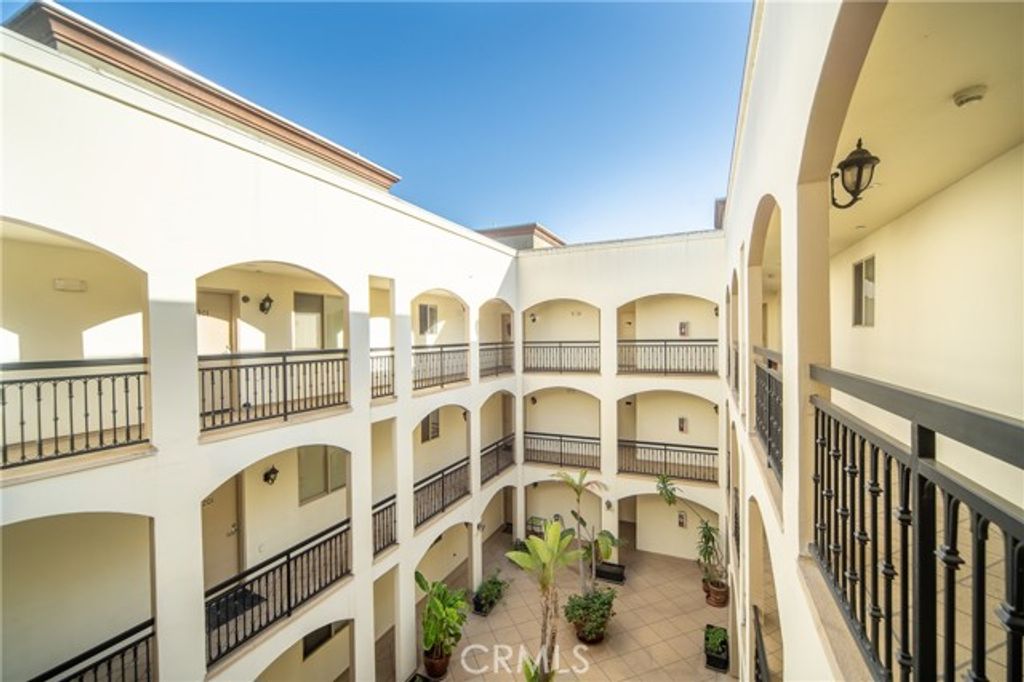 12916 MOORPARK Street 104, Studio City (los Angeles), CA 91406