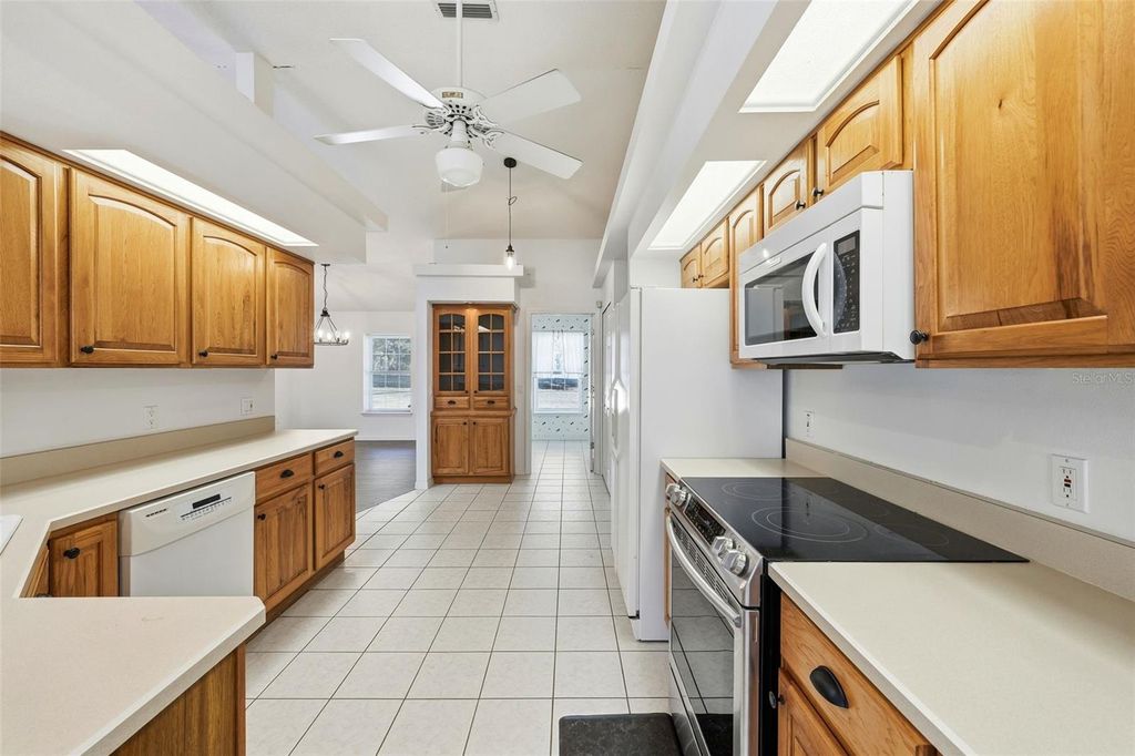 Image 17 of property listing at 36841 RESERVE DRIVE, Eustis, FL 32736