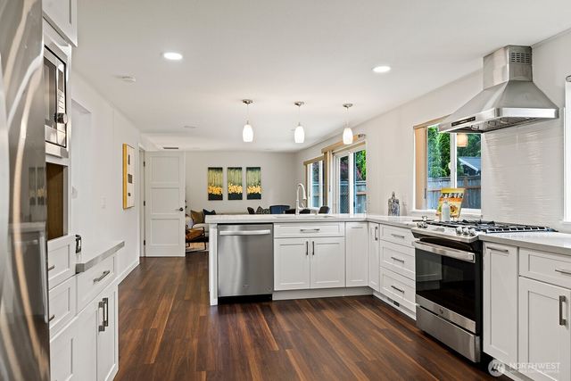 10710 126th Place NE, Kirkland, WA 98033