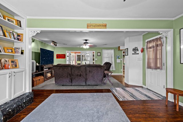 1113 Airline Dr, Marshall, TX 75672