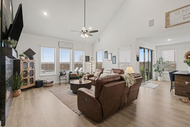 4204 Hacienda Parkway, Joshua, TX 76058