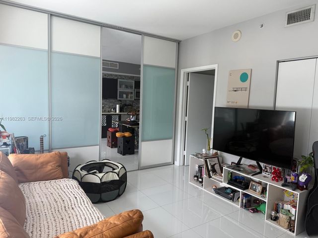 90 SW 3rd St 3203, Miami, FL 33130