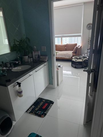 90 SW 3rd St 3203, Miami, FL 33130