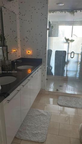 90 SW 3rd St 3203, Miami, FL 33130