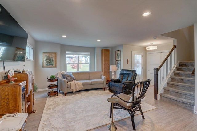 627 Hillcrest Drive, Waunakee, WI 53597