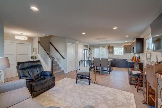 627 Hillcrest Drive, Waunakee, WI 53597