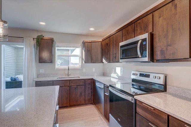 627 Hillcrest Drive, Waunakee, WI 53597