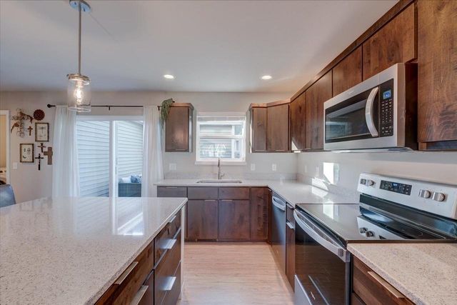 627 Hillcrest Drive, Waunakee, WI 53597