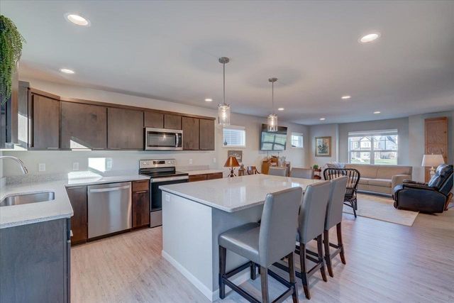 627 Hillcrest Drive, Waunakee, WI 53597