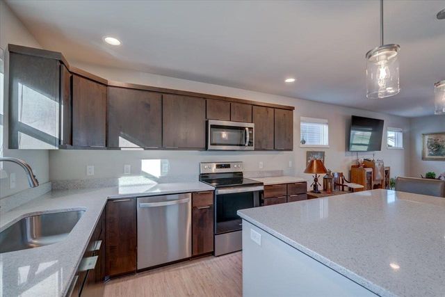 627 Hillcrest Drive, Waunakee, WI 53597