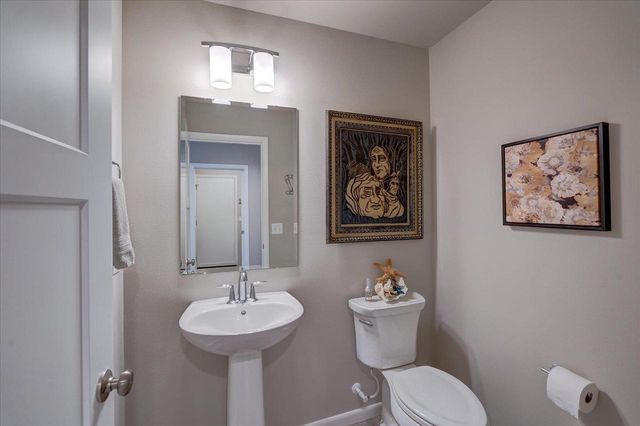 627 Hillcrest Drive, Waunakee, WI 53597