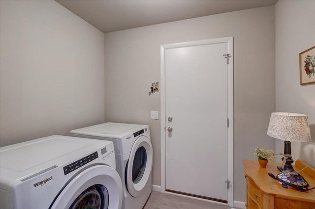 627 Hillcrest Drive, Waunakee, WI 53597