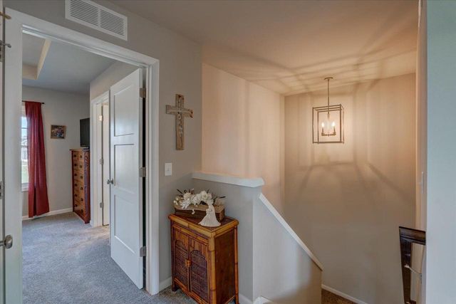 627 Hillcrest Drive, Waunakee, WI 53597