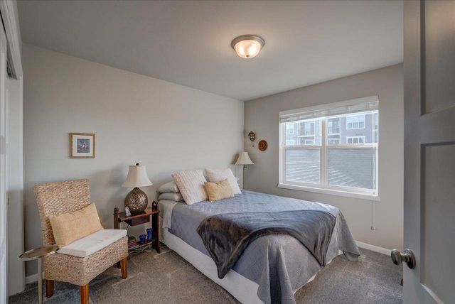 627 Hillcrest Drive, Waunakee, WI 53597