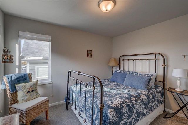 627 Hillcrest Drive, Waunakee, WI 53597