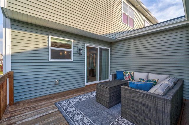 627 Hillcrest Drive, Waunakee, WI 53597