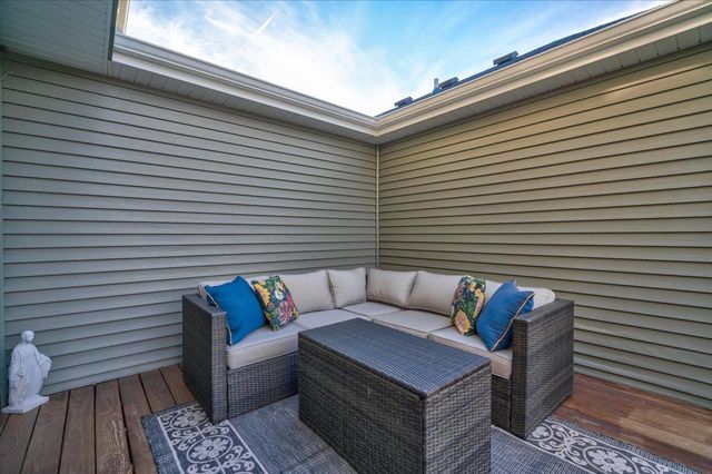 627 Hillcrest Drive, Waunakee, WI 53597