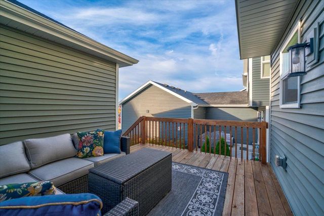 627 Hillcrest Drive, Waunakee, WI 53597