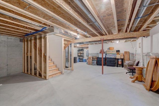 627 Hillcrest Drive, Waunakee, WI 53597