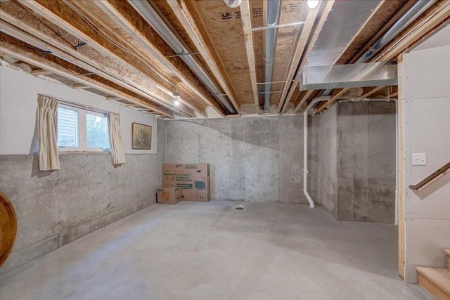 627 Hillcrest Drive, Waunakee, WI 53597