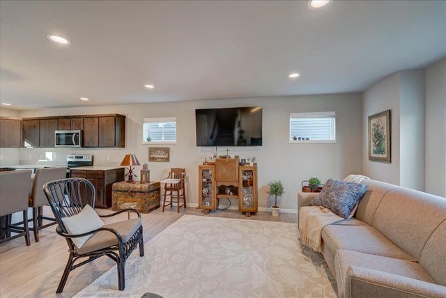 627 Hillcrest Drive, Waunakee, WI 53597