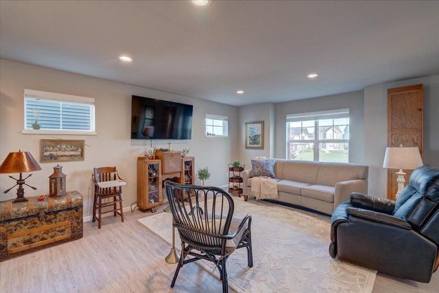 627 Hillcrest Drive, Waunakee, WI 53597