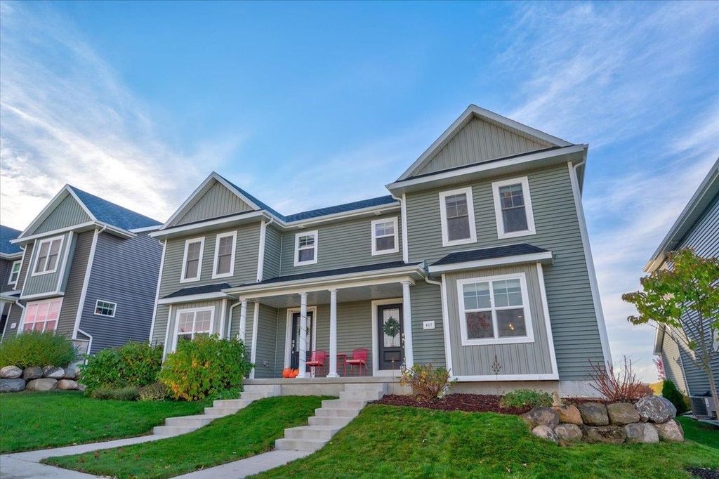 627 Hillcrest Drive, Waunakee, WI 53597