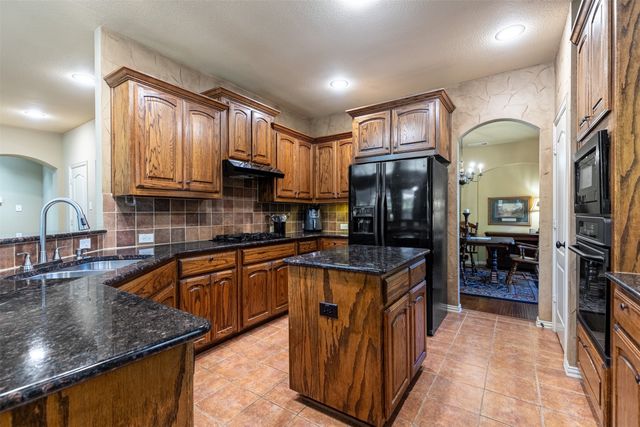9736 Sam Bass Trail, Fort Worth, TX 76244