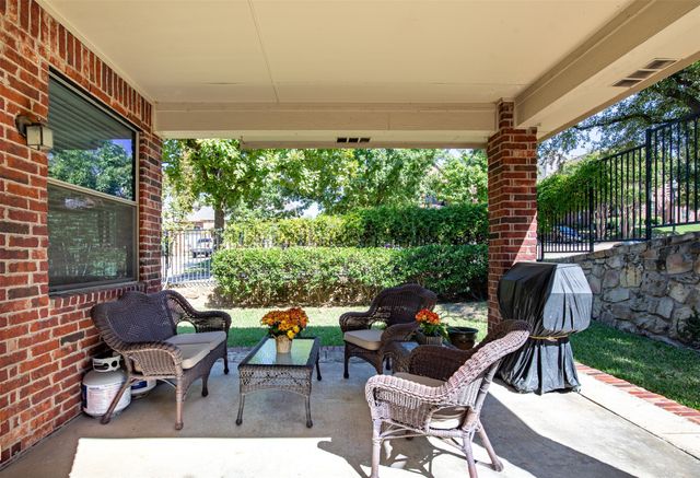 9736 Sam Bass Trail, Fort Worth, TX 76244