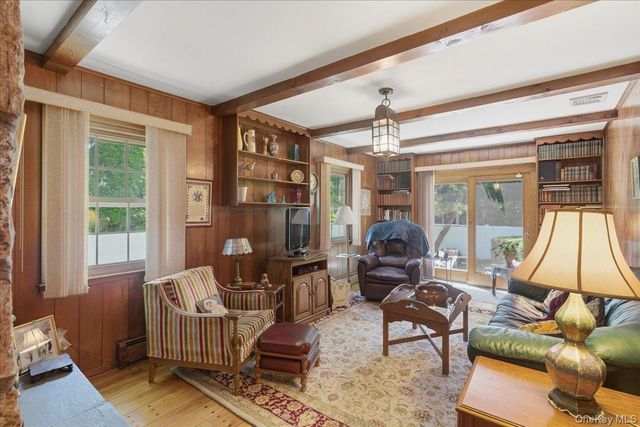 22 Stephens Court, Hauppauge, NY 11788