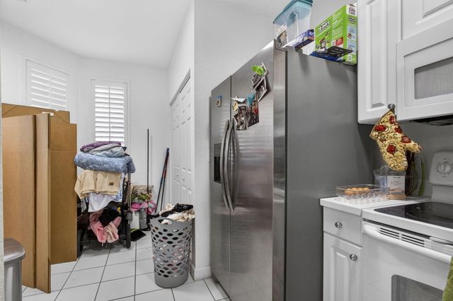 4147 Napoli Lake Drive, Riviera Beach, FL 33410