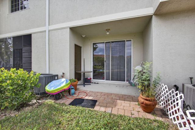 4147 Napoli Lake Drive, Riviera Beach, FL 33410