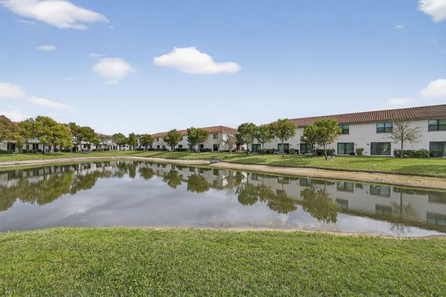 4147 Napoli Lake Drive, Riviera Beach, FL 33410