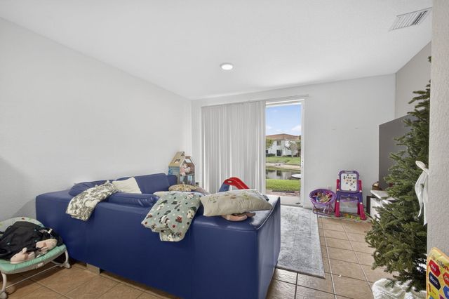 4147 Napoli Lake Drive, Riviera Beach, FL 33410