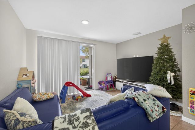 4147 Napoli Lake Drive, Riviera Beach, FL 33410