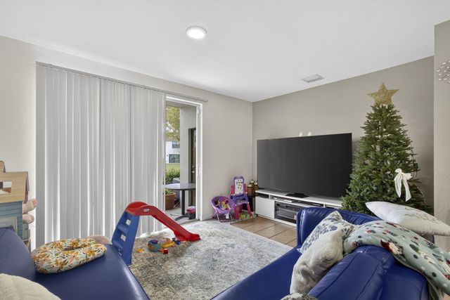 4147 Napoli Lake Drive, Riviera Beach, FL 33410