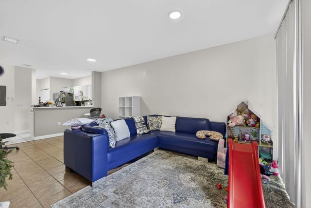 4147 Napoli Lake Drive, Riviera Beach, FL 33410