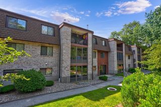 7 Greenbriar Dr 104, North Reading, MA 01864
