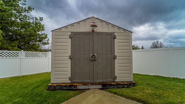 404 Pine Ridge Circle, Lowell, IN 46356