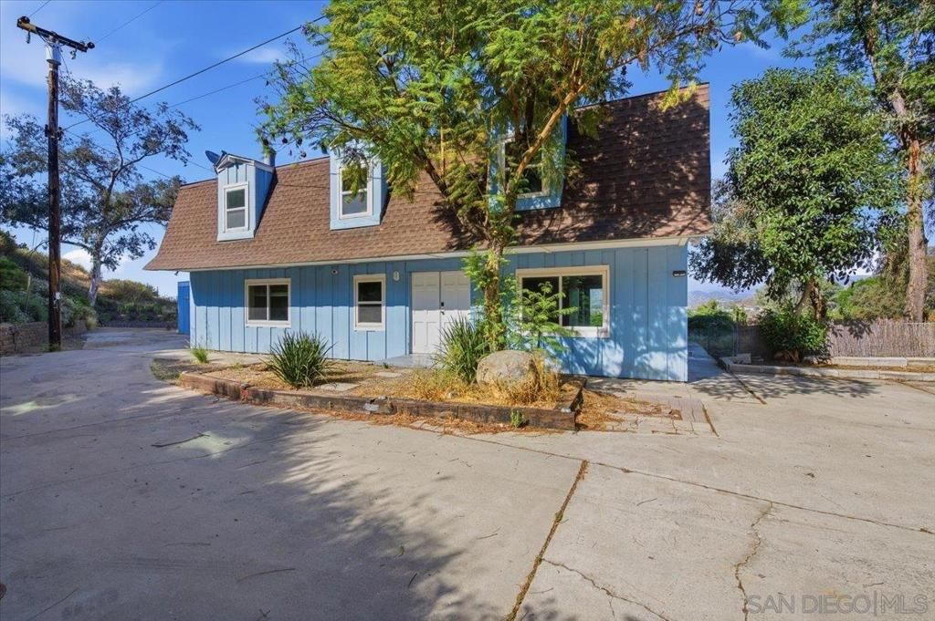 Image 1 of property listing at 11552 North Ln., Lakeside, CA 92040