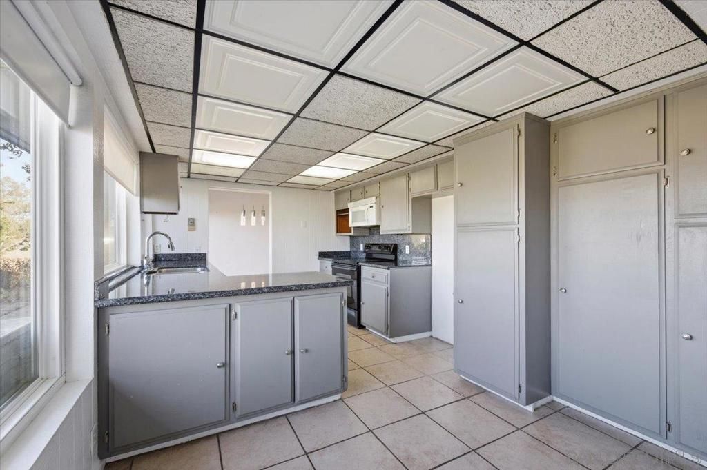 Image 10 of property listing at 11552 North Ln., Lakeside, CA 92040