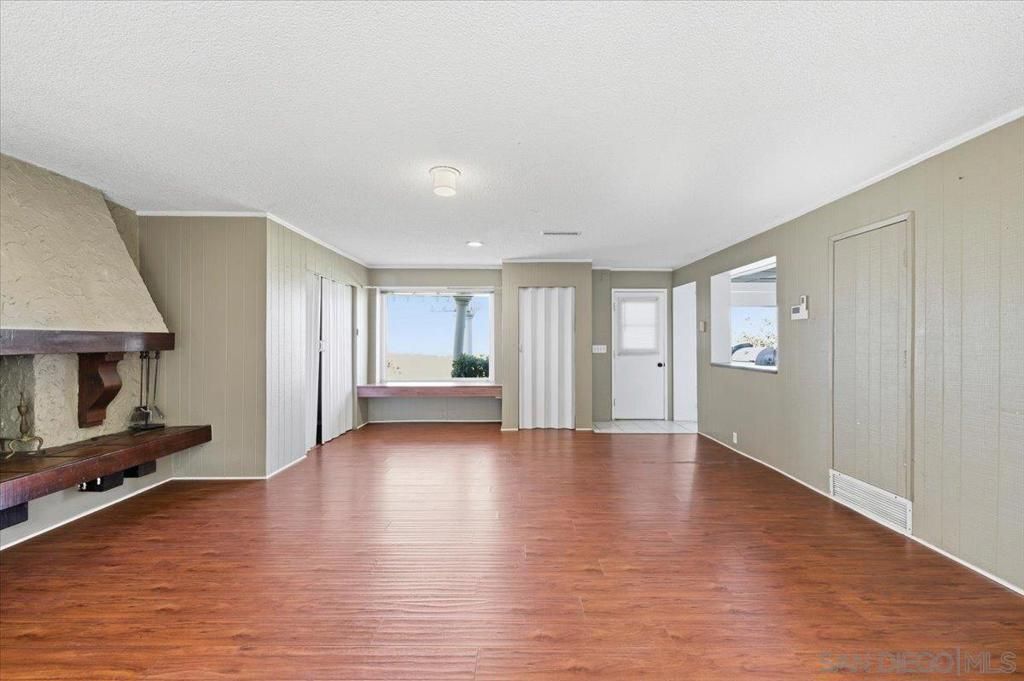 Image 11 of property listing at 11552 North Ln., Lakeside, CA 92040