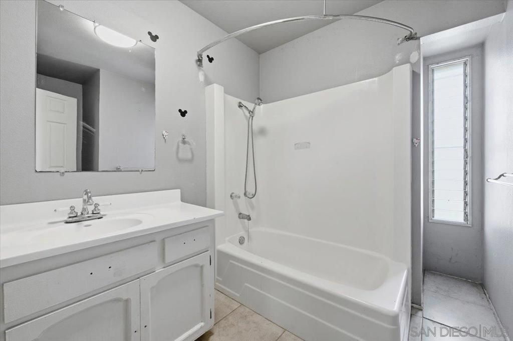 Image 16 of property listing at 11552 North Ln., Lakeside, CA 92040