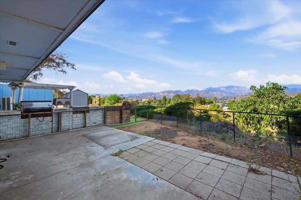 Image 26 of property listing at 11552 North Ln., Lakeside, CA 92040