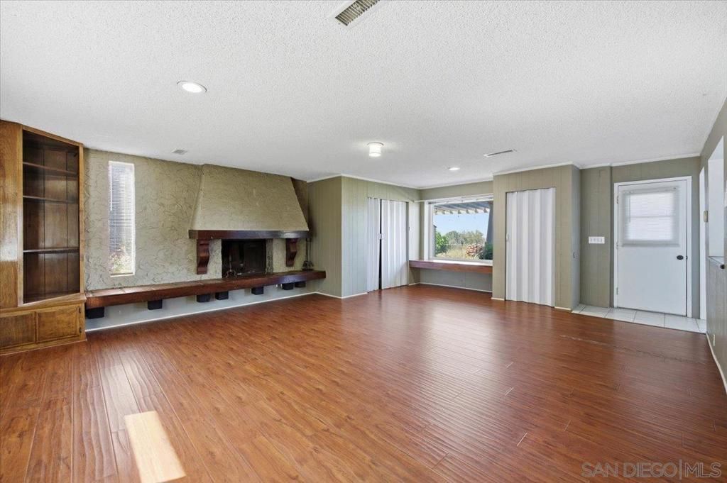 Image 3 of property listing at 11552 North Ln., Lakeside, CA 92040