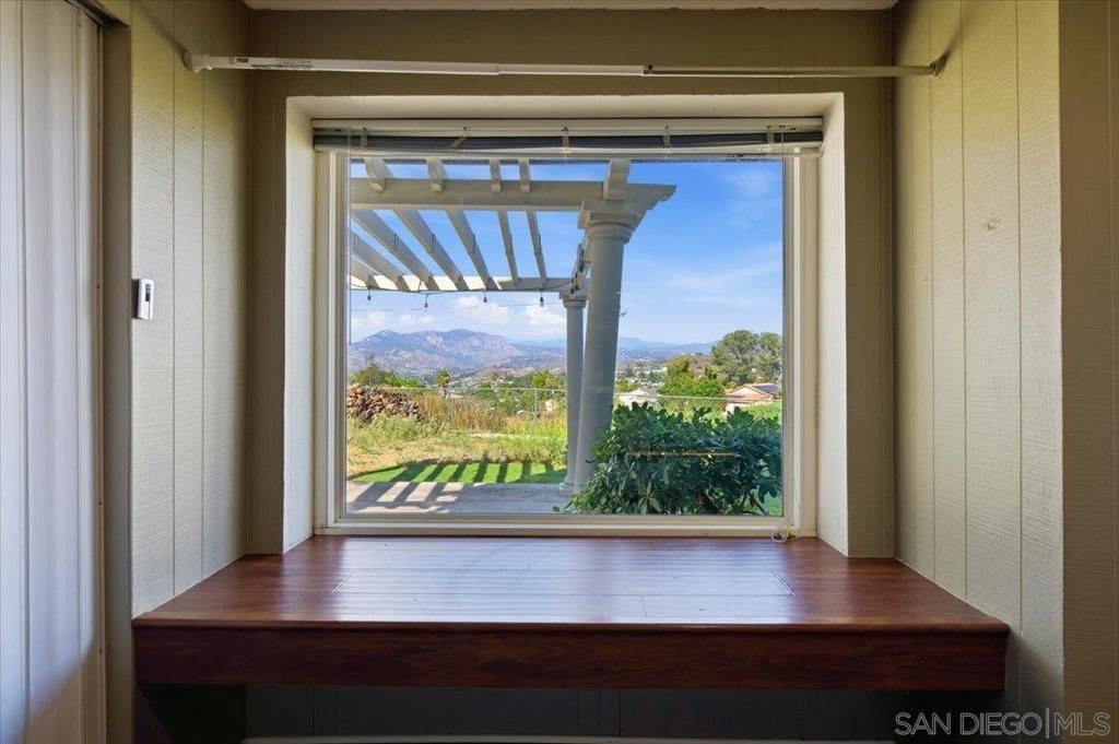 Image 4 of property listing at 11552 North Ln., Lakeside, CA 92040